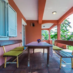 https://apartment-carmen-bibinje.hotelinzadar.com