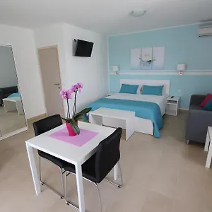 https://studio-emanuel.in-istria.net